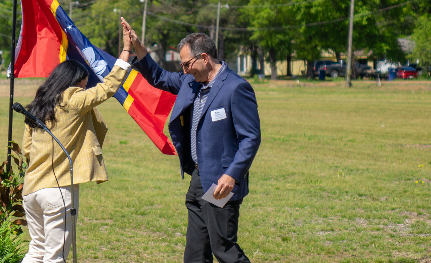 Clearloop-Panola-County-Groundbreaking-Eric-Kopstain Laura Zapata, Clearloop CEO and co-founder and Eric Kopstain, Vanderbilt University vice chancellor for administration high five in celebration